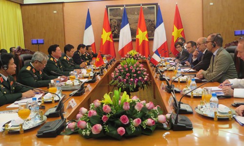 Министр обороны Вьетнама провел переговоры со своим французским коллегой - ảnh 1